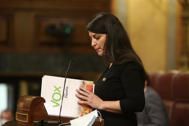 La portavoz adjunta de Vox, Macarena Olona, durante una sesión plenaria en el Congreso