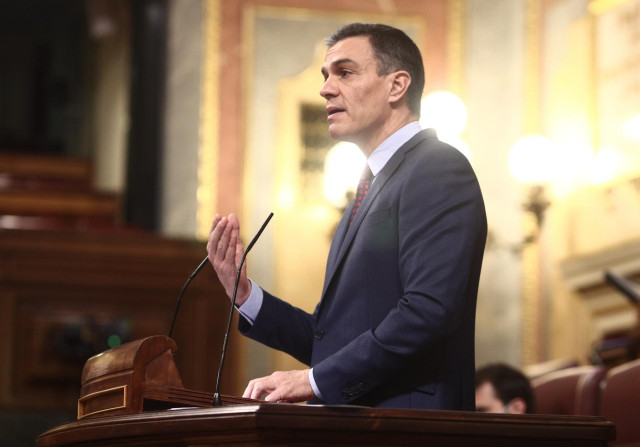 El presidente del Gobierno, Pedro Sánchez interviene en una sesión plenaria en el Congreso de los Diputados, en Madrid (España), a 16 de diciembre de 2020