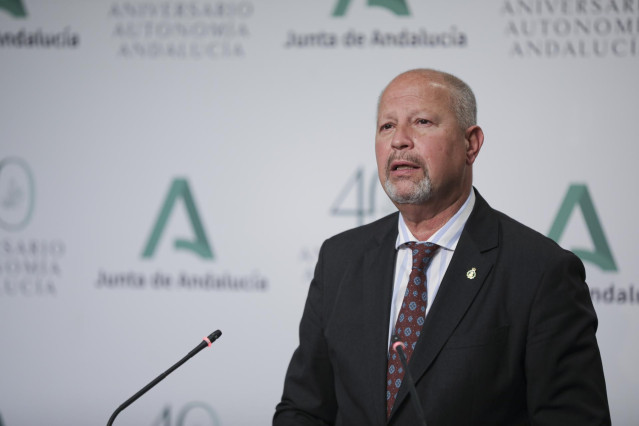 El consejero de Educación y Deporte, Javier Imbroda, durante la rueda de prensa posterior a la reunión del Consejo de Gobierno de la Junta de Andalucía. En Sevilla (Andalucía, España), a 15 de diciembre de 2020. (Foto de archivo).