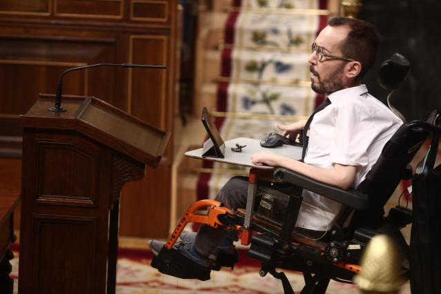 El portavoz parlamentario de Unidas Podemos, Pablo Echenique interviene durante una sesión de control al Gobierno, en Madrid (España), a 16 de diciembre de 2020.