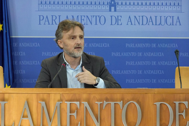 El portavoz parlamentario del PSOE-A, José Fiscal, en rueda de prensa (Foto de archivo).