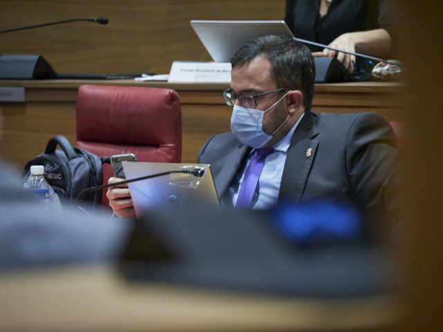 El vicepresidente primero del Gobierno de Navarra, Javier Remírez, en un pleno del Parlamento de Navarra.