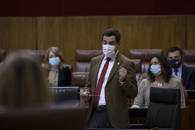 El presidente de la Junta de Andalucía, Juanma Moreno, este miércoles durante el Pleno del Parlamento.