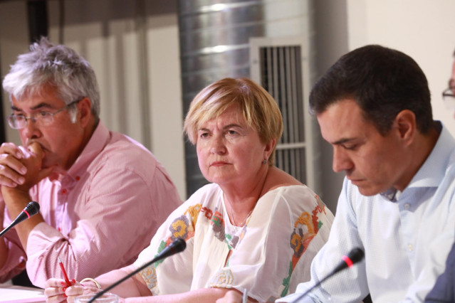 Isaura Leal, al lado del presidente Pedro Sánchez