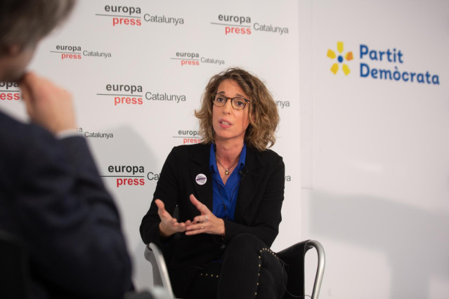 La exconsellera y candidata del PDeCAT a las elecciones catalanas, Àngels Chacón interviene en un encuentro Digital de Europa Press, en Barcelona (España), a 17 de diciembre de 2020. Las elecciones serán el próximo 14 de febrero al no haber ningún candida