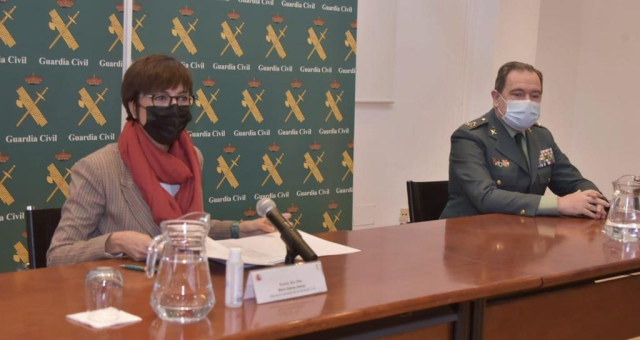 La directora de la Guardia Civil, María Gámez, junto al DAO, teniente general Pablo Salas