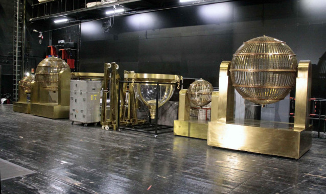Los Bombos Del Sorteo Extraordinario De Navidad Ya Han Llegado Al Teatro Real.