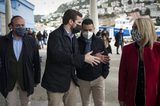 El líder del PP, Pablo Casado, junto al presidente del PPC, Alejandro Fernández, en una visita a Cataluña. En Girona, a 4 de diciembre de 2020.