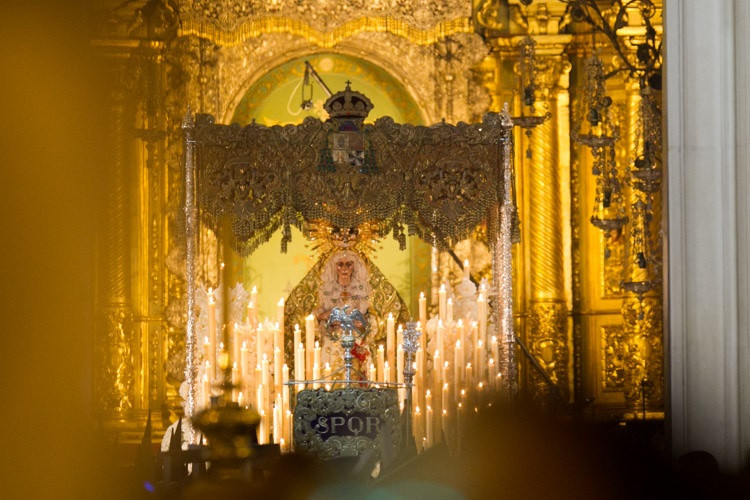 Semana Santa de Sevilla. Pasos. Cofradías. Procesiones. Madrugá.