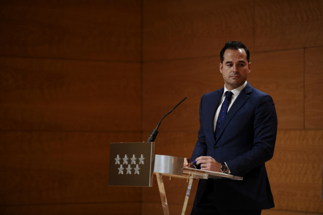 El vicepresidente, consejero de Deportes, Transparencia y portavoz de la Comunidad de Madrid, Ignacio Aguado, ofrece una rueda de prensa posterior a la reunión del Consejo de Gobierno, en la Real Casa de Correos, en Madrid (España), a 18 de noviembre de 2