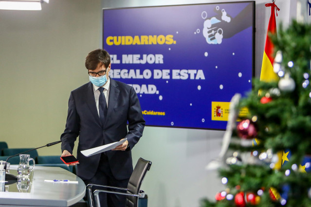 El ministro de Sanidad, Salvador Illa, ofrece una rueda de prensa desde la Secretaría de Estado de Comunicación, en Madrid (España), a 18 de 2020.