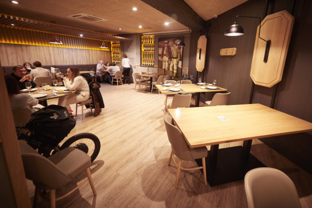 Interior del restaurante El Burladero, en Pamplona, Navarra (España)