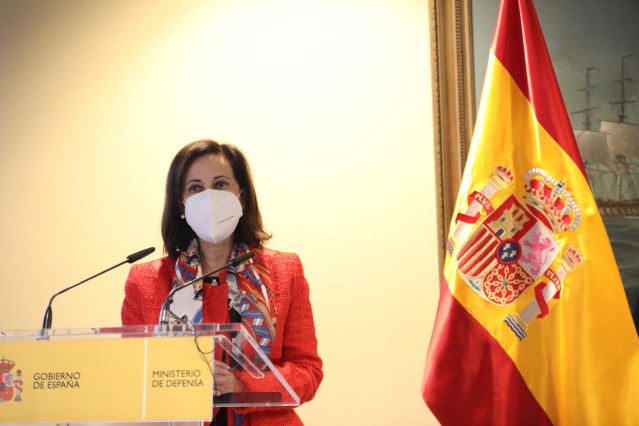 La ministra de Defensa, Margarita Robles durante el acto de imposición de  la medalla 'Balmis' a los altos mandos militares