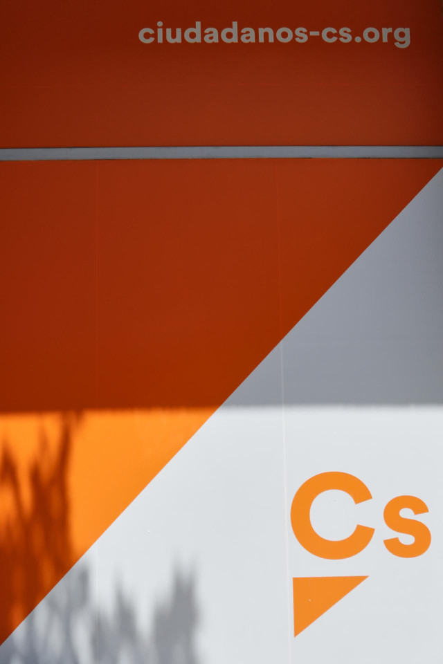 Logo de Ciudadanos en el edificio de la sede del partido, situado en la calle Alcalá, en Madrid (España), a 24 de julio de 2020.