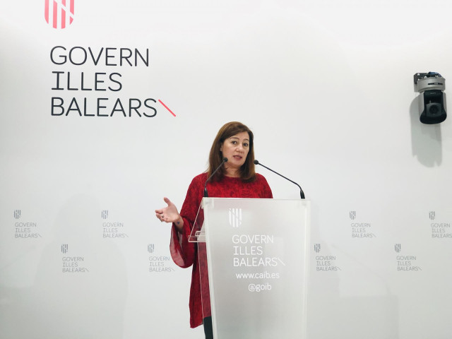 La presidenta del Govern, Francina Armengol, en la sala de prensa del Consolat de Mar.