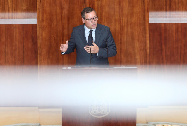 El portavoz del PP en la Asamblea de Madrid, Alfonso Serrano, interviene durante la segunda jornada del Pleno del Debate del Estado de la Región en Madrid (España), a 15 de septiembre de 2020. En esta segunda sesión participarán los grupos parlamentarios,