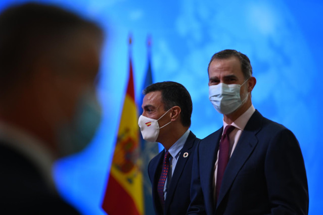 El presidente del Gobierno, Pedro Sánchez, y el ey Felipe VI.