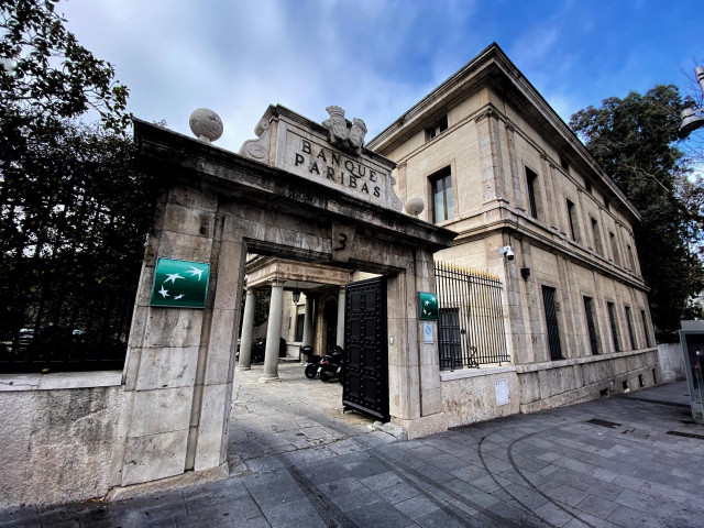 Entrada a la sede en Madrid del Banco BNP Paribas en la Calle Hermanos Bécquer nº 3, en Madrid (España) a 10 de febrero de 2020.