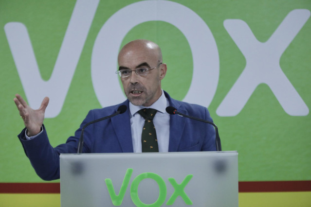 El eurodiputado de Vox Jorge Buxadé, ofrece un rueda de prensa tras la reunión del Comité de Acción Política del partido