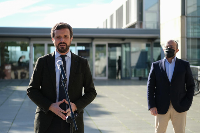 El presidente del PP, Pablo Casado, interviene durante su visita al Instituto Catalán de Investigación Científica en Tarragona, acompañado del presidente del PPC, Alejandro Fernández. En Tarragona, Catalunya (España), a 21 de diciembre de 2020.