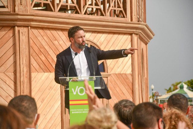 El presidente de Vox, Santiago Abascal, interviene durante una concentración en Arrecife, Lanzarote (España)