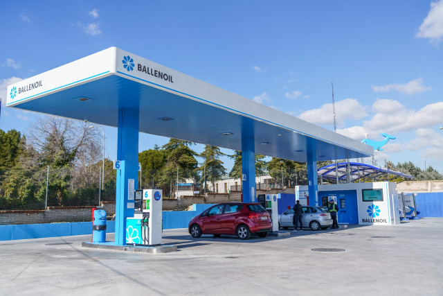 Estación de servicio (gasolinera) de Ballenoil.