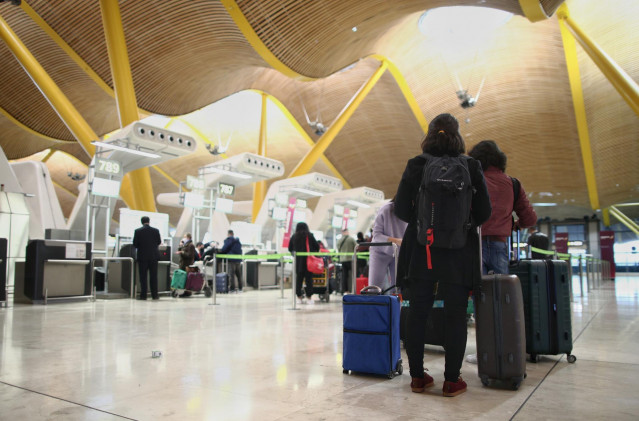 Viajeros en la terminal T4 del Aeropuerto Adolfo Suárez Madrid-Barajas.