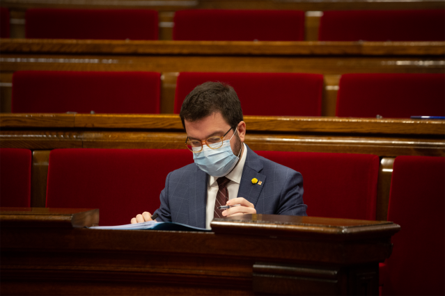 El vicepresidente de la Generalitat y coordinador nacional de ERC, Pere Aragonès durante una sesión plenaria en el Parlament de Catalunya, en Barcelona, Catalunya, a 16 de diciembre de 2020.
