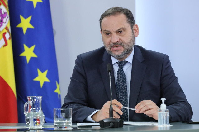 El ministro de Transportes, Movilidad y Agenda Urbana, José Luis Ábalos, comparece en rueda de prensa posterior al Consejo de Ministros en Moncloa, Madrid (España), a 22 de diciembre de 2020. El Consejo de Ministros ha aprobado este martes el decreto de p