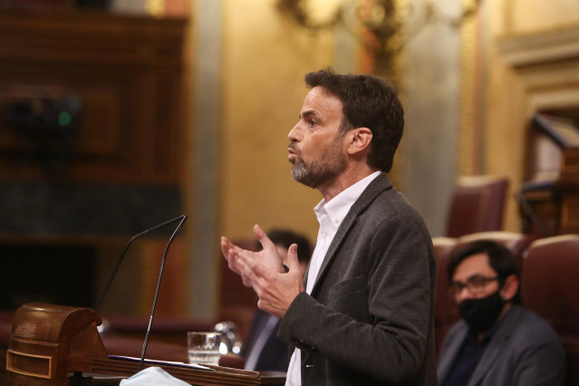 El presidente del grupo de Unidas Podemos en el Congreso, Jaume Asens, interviene durante una sesión plenaria en el Congreso de los Diputados, en Madrid (España), a 15 de diciembre de 2020.