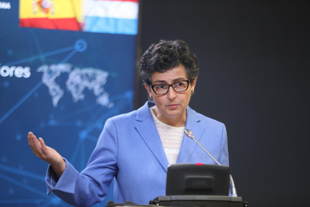La ministra de Asuntos Exteriores, Unión Europea y Cooperación, Arancha González Laya, ofrece una rueda de prensa tras acoger la visita de su homólogo el ministro de Asuntos Exteriores luxemburgués, Jean Asselborn, en el Palacio de Viana, Madrid (España)
