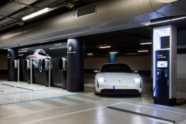 Puesto de carga superrápida de Porsche.