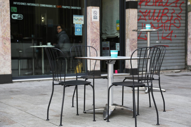 Una mesa de una terraza en León, Castilla y León, a 4 de diciembre de 2020.