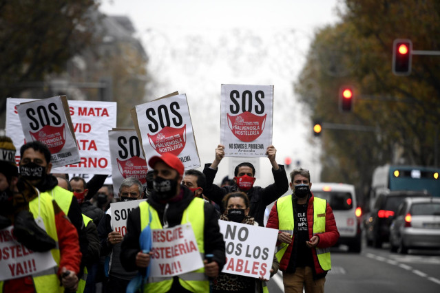 Hosteleros gallegos en su llegada a Madrid para pedir ayudas para la hostelería