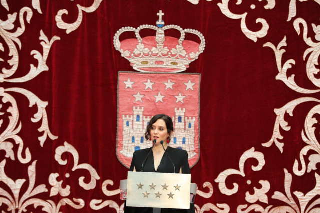 La presidenta de la Comunidad de Madrid, Isabel Díaz Ayuso, interviene durante el acto de homenaje a la Constitución, en la Real Casa de Correos, en Madrid (España), a 4 de diciembre de 2020.