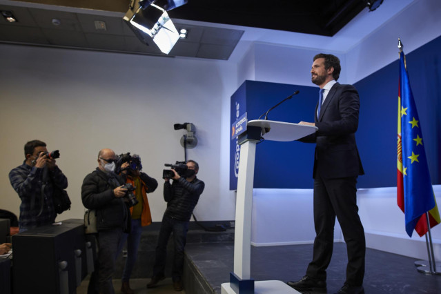 El presidente del Partido Popular (PP) Pablo Casado, comparece en rueda de prensa para hacer balance del año 2020 en la sede del partido, en Madrid (España), a 29 de diciembre de 2020. En la comparecencia,