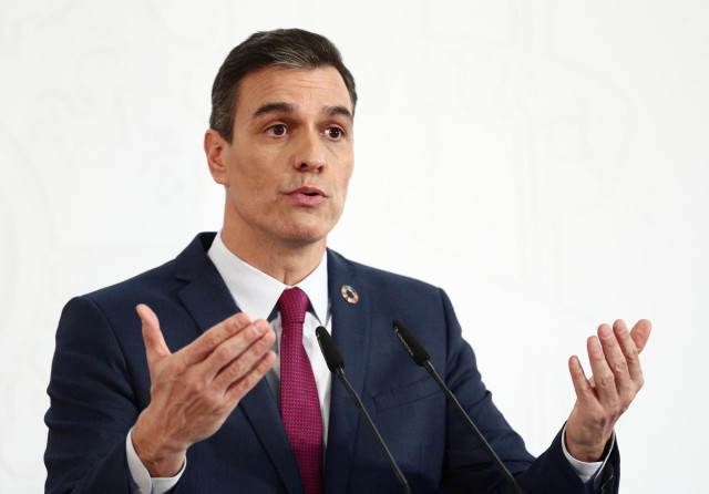 El presidente del Gobierno, Pedro Sánchez durante la rueda de prensa para presentar el primer informe de rendición de cuentas del Gobierno, en Madrid (España), a 29 de diciembre de 2020. Este documento analiza, entre otras cosas, el grado de cumplimiento