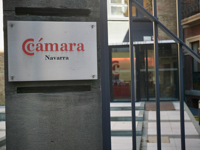 Entrada a la Cámara de Comercio de Navarra durante el día 54 del estado de alarma en Pamplona