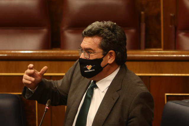 El ministro de Seguridad Social, Inclusión y Migraciones, José Luis Escrivá, interviene durante una sesión de control al Gobierno, en Madrid (España), a 16 de diciembre de 2020. Esta sesión de control al Ejecutivo se celebra tras siete horas de debate sob