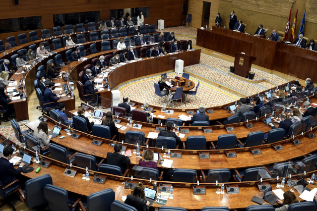 Vista del hemiciclo durante una sesión plenaria en la Asamblea de Madrid (España), a 10 de diciembre de 2020. Durante el pleno, el Ejecutivo madrileño contesta, entre otras cuestiones, a preguntas relacionadas con los problemas de falta de suministro de l