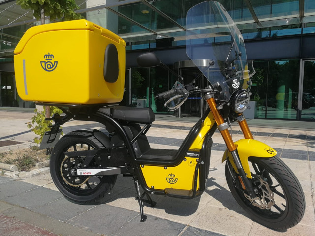 Motocicletas eléctricas de la flota de reparto de Correos