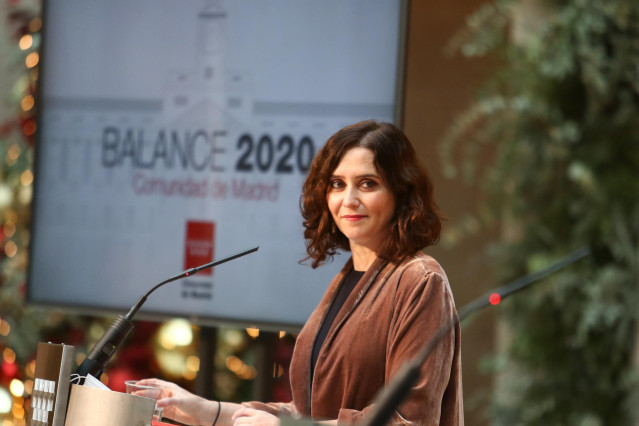 La presidenta de la Comunidad de Madrid, Isabel Díaz Ayuso, durante una rueda de prensa tras mantener el último Consejo de Gobierno del año, en Madrid (España), a 29 de diciembre de 2020. Durante su intervención en la Real Casa de Correos, Ayuso ha resumi