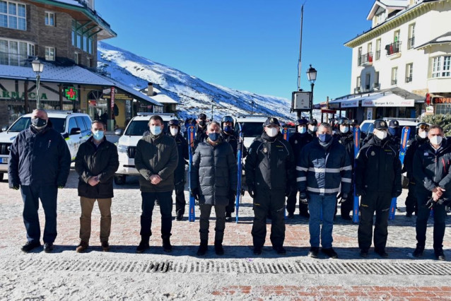 El consejero de Presidencia, Elías Bendodo, visita Sierra Nevada