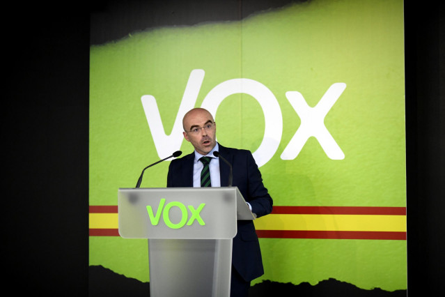 El eurodiputado y portavoz del Comité de Acción Política de Vox, Jorge Buxadé,en rueda de prensa