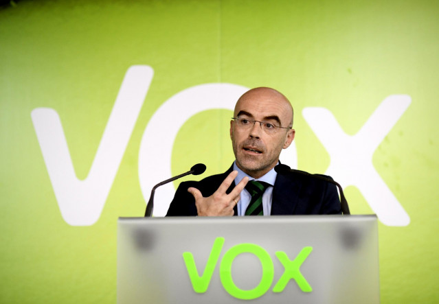 El eurodiputado de Vox Jorge Buxadé, ofrece un rueda de prensa tras la reunión del Comité de Acción Política del partido.