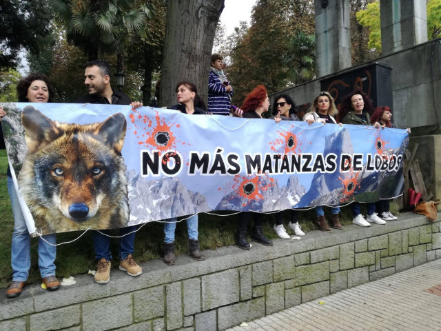 Protesta contra la gestión del lobo