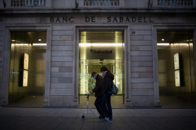 Sede histórica del Banc Sabadell en Sabadell, Barcelona, Catalunya (España), a 17 de noviembre de 2020. BBVA y Banco Sabadell confirmaron ayer que mantienen conversaciones en relación a una potencial operación de fusión entre ambas entidades, con autoriza