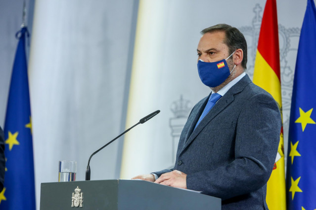 El ministro de Transportes, Movilidad y Agenda Urbana, José Luis Ábalos, durante una rueda de prensa en Madrid, (España), a 13 de enero de 2021