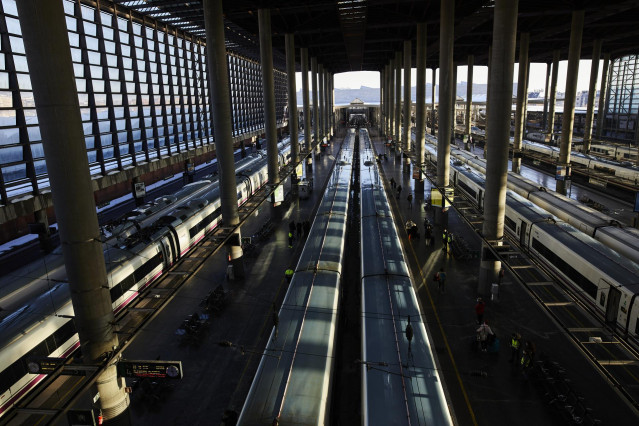 Andén con trenes del AVE, en la Estación de Madrid-Puerta de Atocha, en Madrid (España), a 11 de enero de 2021.