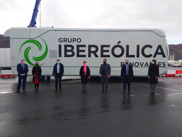 Acto que ha tenido lugar hoy de la salida del puerto de Bilbao de nacelles de aerogeneradores del primer parque eólico de Repsol e Ibereólica en Chile.